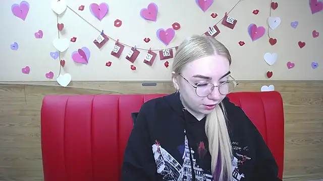 Snapshot of BeatriceFly chatting on 1, 3, 2025 BeatriceFly online show from 1, 3, 2025