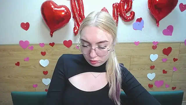 Snapshot of BeatriceFly chatting on 9, 3, 2025 BeatriceFly online show from 9, 3, 2025