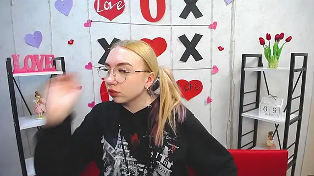 Snapshot of BeatriceFly chatting on 10, 3, 2025 BeatriceFly online show from 10, 3, 2025