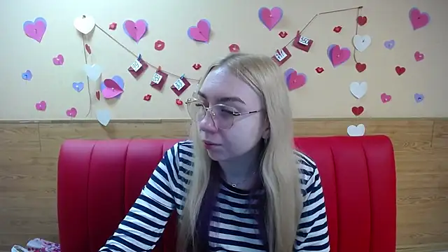 Snapshot of BeatriceFly chatting on 13, 3, 2025 BeatriceFly online show from 13, 3, 2025