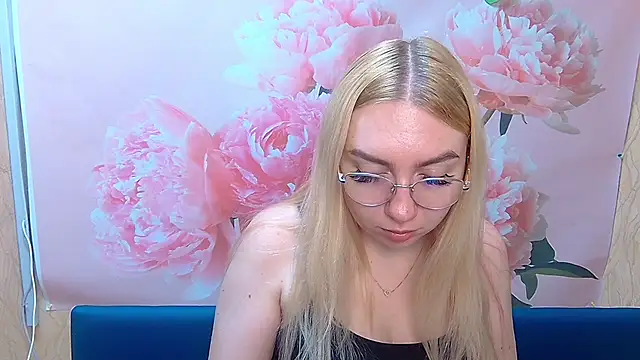 Snapshot of BeatriceFly chatting on 9, 9, 2025 BeatriceFly online show from 9, 9, 2025