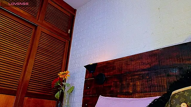 Snapshot of Celeste_sanz chatting on 21, 10, 2025 Celeste sanz online show from 21, 10, 2025