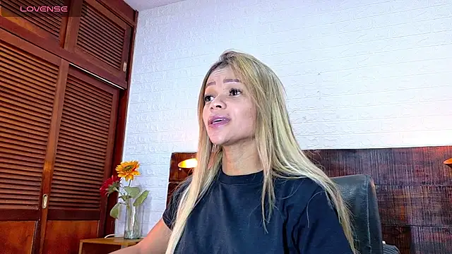 Snapshot of Celeste_sanz chatting on 9, 11, 2025 Celeste sanz online show from 9, 11, 2025