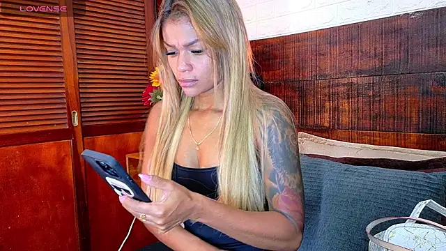 Snapshot of Celeste_sanz chatting on 13, 11, 2025 Celeste sanz online show from 13, 11, 2025