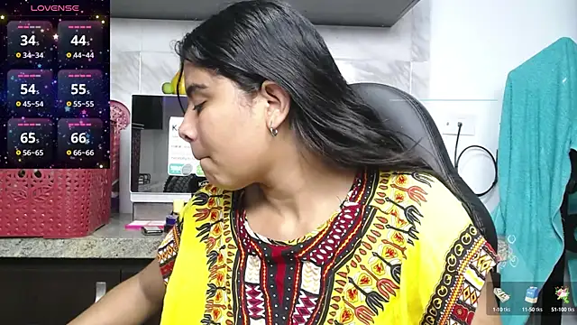 Snapshot of iniyalaboni chatting on 10, 12, 2024 iniyalaboni online show from 10, 12, 2024