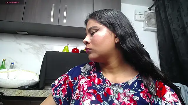 Snapshot of iniyalaboni chatting on 12, 9, 2025 iniyalaboni online show from 12, 9, 2025
