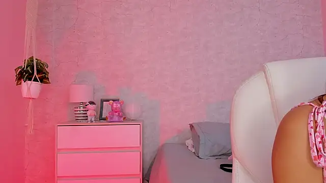 DahianaWalcott online show from 9, 12, 2024