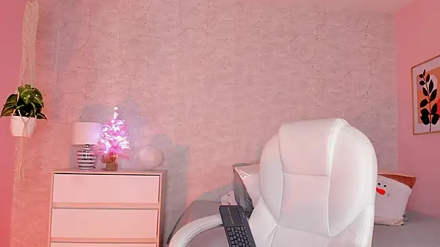 DahianaWalcott online show from 9, 12, 2024