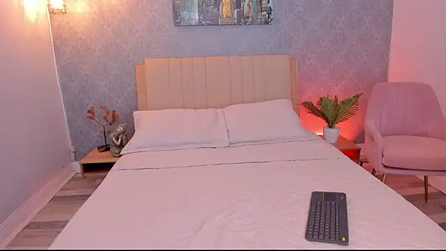 DahianaWalcott online show from 12, 12, 2024