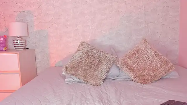 DahianaWalcott online show from 20, 2, 2025