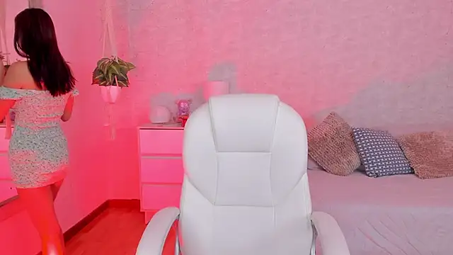 DahianaWalcott online show from 21, 2, 2025