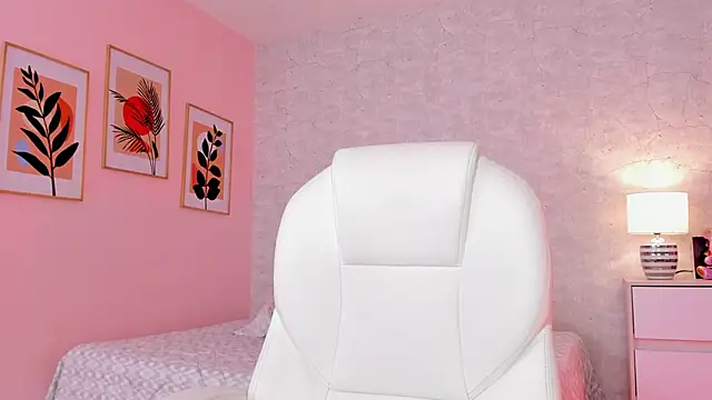 DahianaWalcott online show from 13, 3, 2025