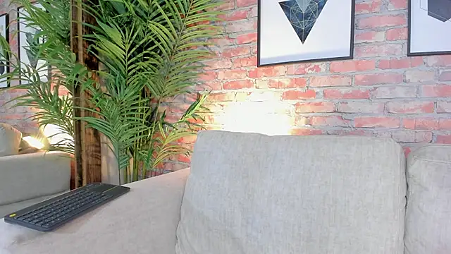 DahianaWalcott online show from 18, 3, 2025