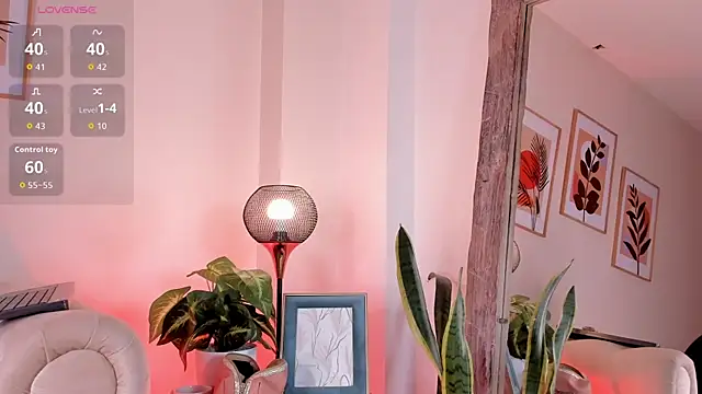 DahianaWalcott online show from 18, 9, 2025