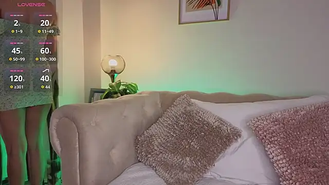 DahianaWalcott online show from 4, 10, 2025