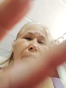 girl amada online show from 10, 11, 2025