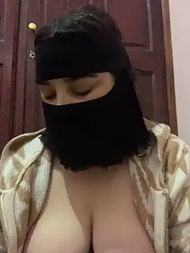 Snapshot of Miss-Soka chatting on 5, 1, 2025 Miss-Soka online show from 5, 1, 2025