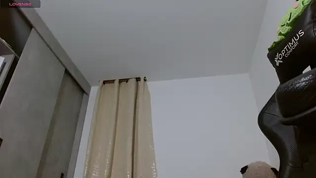 miss valery2 online show from 18, 4, 2026