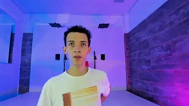 Snapshot of Maisondavis_ chatting on 4, 12, 2024 Maisondavis online show from 4, 12, 2024