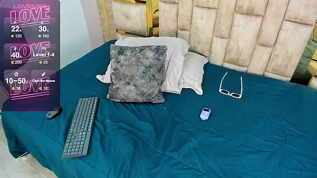 Snapshot of Maisondavis_ chatting on 7, 12, 2024 Maisondavis online show from 7, 12, 2024