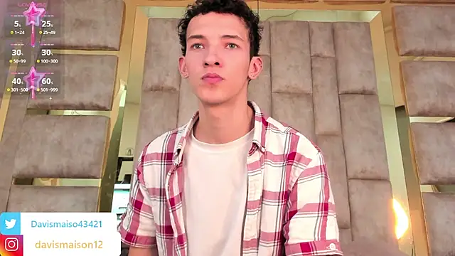 Snapshot of Maisondavis_ chatting on 12, 12, 2024 Maisondavis online show from 12, 12, 2024