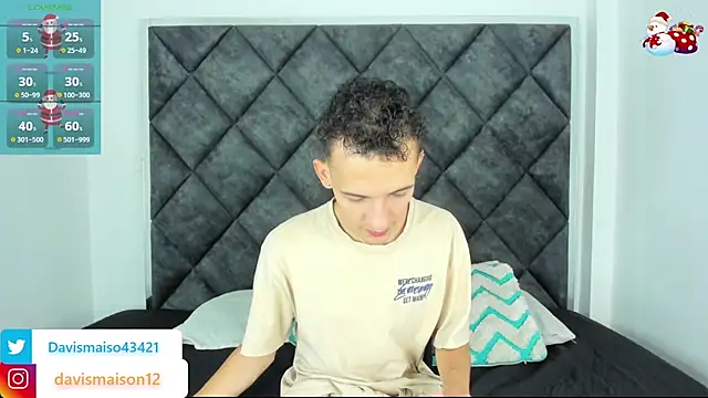 Snapshot of Maisondavis_ chatting on 20, 12, 2024 Maisondavis online show from 20, 12, 2024