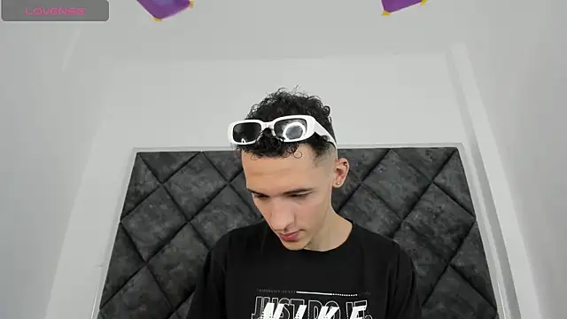 Snapshot of Maisondavis_ chatting on 21, 12, 2024 Maisondavis online show from 21, 12, 2024