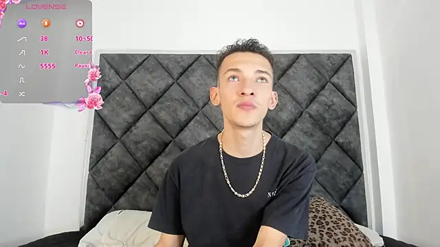 Snapshot of Maisondavis_ chatting on 26, 12, 2024 Maisondavis online show from 26, 12, 2024