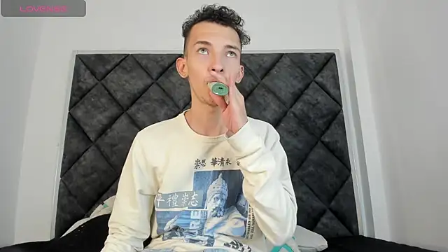 Snapshot of Maisondavis_ chatting on 27, 12, 2024 Maisondavis online show from 27, 12, 2024