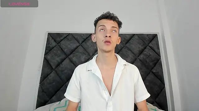 Snapshot of Maisondavis_ chatting on 30, 12, 2024 Maisondavis online show from 30, 12, 2024