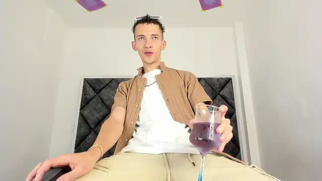 Snapshot of Maisondavis_ chatting on 31, 12, 2024 Maisondavis online show from 31, 12, 2024