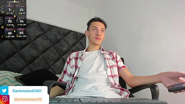 Snapshot of Maisondavis_ chatting on 10, 1, 2025 Maisondavis online show from 10, 1, 2025