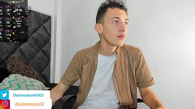 Snapshot of Maisondavis_ chatting on 11, 1, 2025 Maisondavis online show from 11, 1, 2025