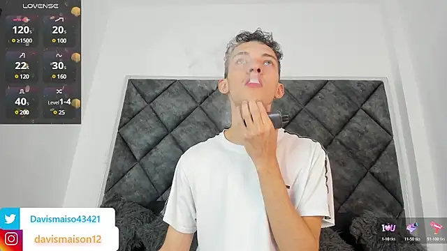 Snapshot of Maisondavis_ chatting on 22, 1, 2025 Maisondavis online show from 22, 1, 2025