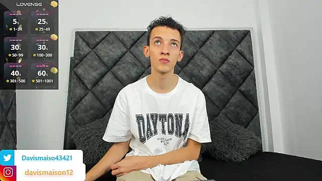 Snapshot of Maisondavis_ chatting on 27, 1, 2025 Maisondavis online show from 27, 1, 2025