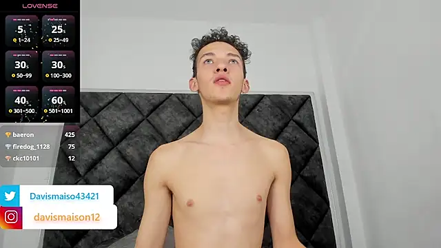 Snapshot of Maisondavis_ chatting on 1, 2, 2025 Maisondavis online show from 1, 2, 2025