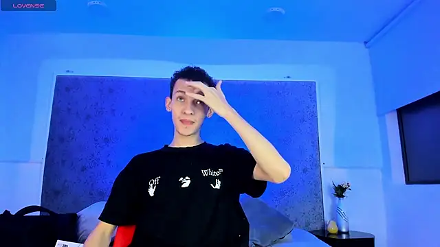 Snapshot of Maisondavis_ chatting on 5, 2, 2025 Maisondavis online show from 5, 2, 2025