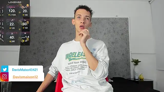 Snapshot of Maisondavis_ chatting on 18, 2, 2025 Maisondavis online show from 18, 2, 2025