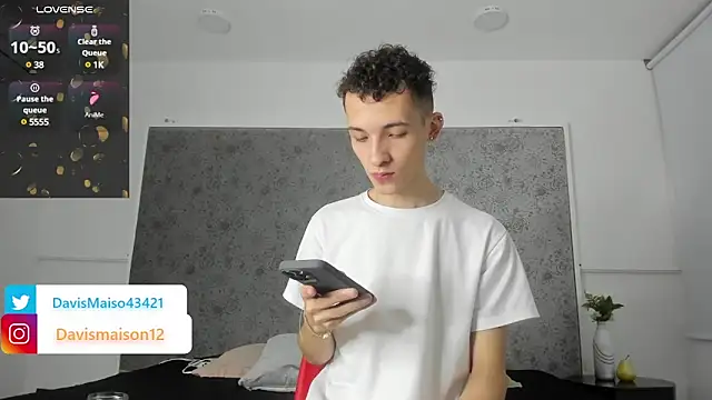 Snapshot of Maisondavis_ chatting on 19, 2, 2025 Maisondavis online show from 19, 2, 2025