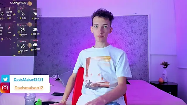 Snapshot of Maisondavis_ chatting on 4, 3, 2025 Maisondavis online show from 4, 3, 2025