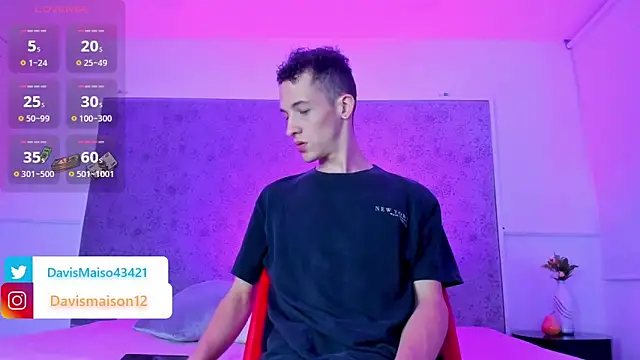 Snapshot of Maisondavis_ chatting on 5, 3, 2025 Maisondavis online show from 5, 3, 2025