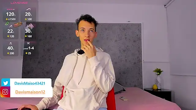 Snapshot of Maisondavis_ chatting on 6, 3, 2025 Maisondavis online show from 6, 3, 2025