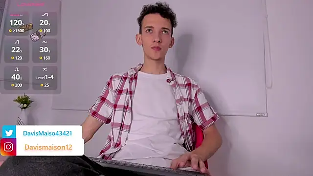 Snapshot of Maisondavis_ chatting on 10, 3, 2025 Maisondavis online show from 10, 3, 2025