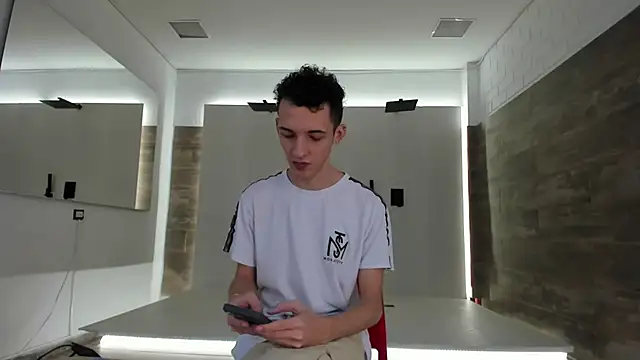 Snapshot of Maisondavis_ chatting on 14, 3, 2025 Maisondavis online show from 14, 3, 2025