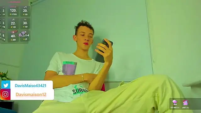 Snapshot of Maisondavis_ chatting on 17, 3, 2025 Maisondavis online show from 17, 3, 2025