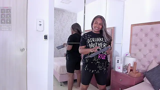 Isla Scott online show from 10, 11, 2025