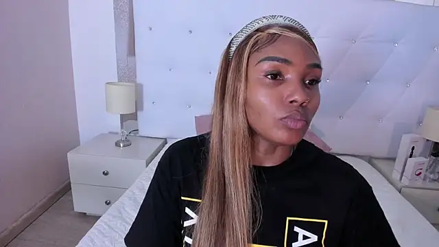 Isla Scott online show from 26, 11, 2025