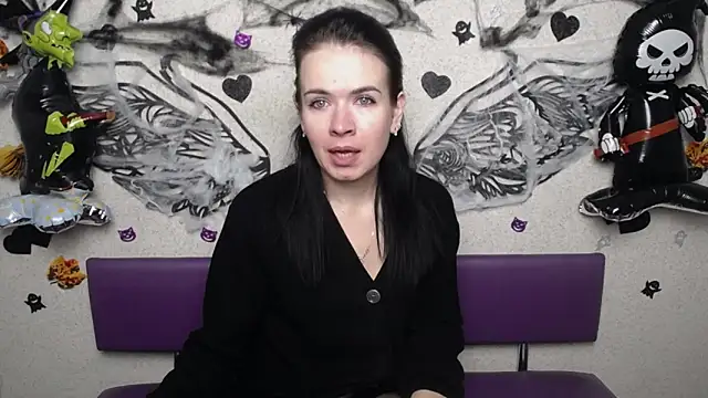 Snapshot of JasmineKouch chatting on 18, 10, 2025 JasmineKouch online show from 18, 10, 2025