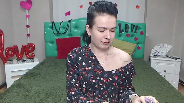 JasmineKouch online show from 25, 11, 2025