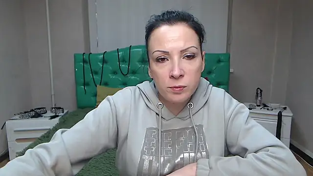 ElizabethSho online show from 9, 2, 2025